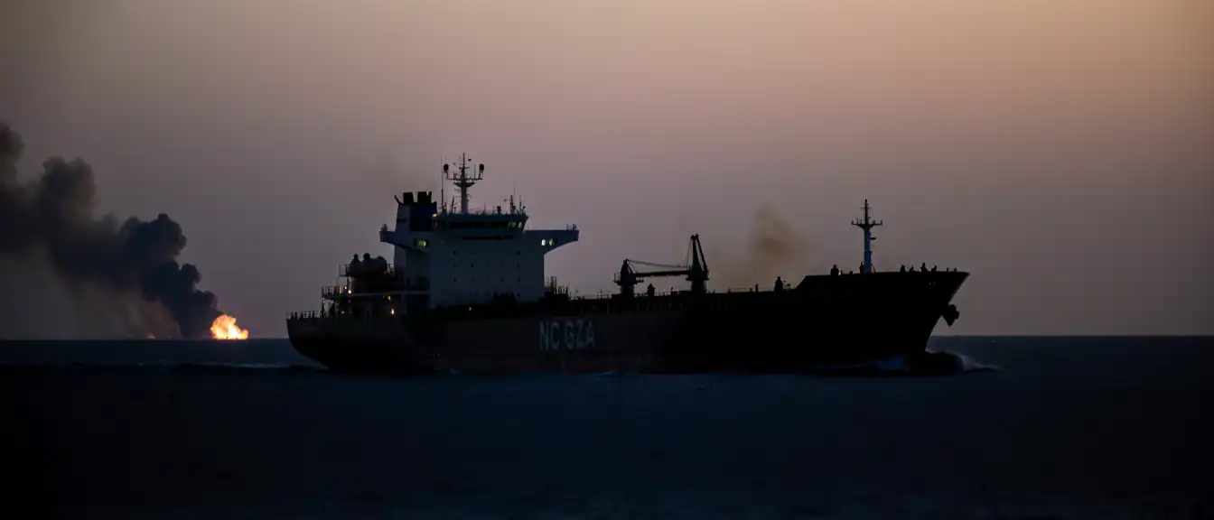 Под прицелом ракет: хуситы усиливают морскую блокаду и атакуют саудовский танкер
