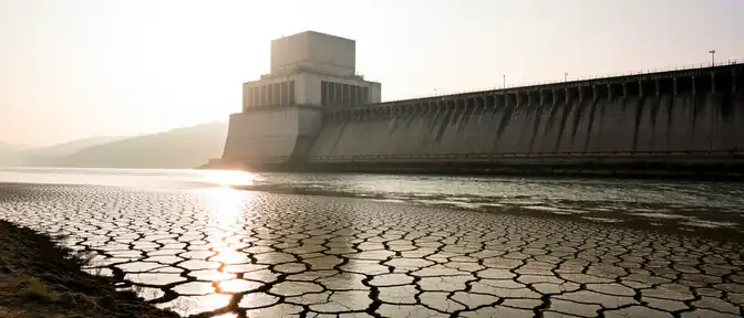 Рекордно низкая вода в Дунае грозит остановкой главной энергостанции Венгрии