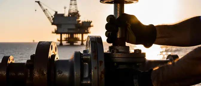 Нефтяной маневр: ключевые игроки ОПЕК+ решили постепенно наращивать добычу